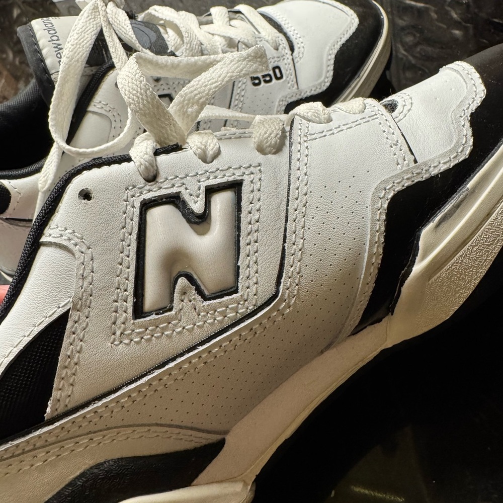 New Balance 550 tennis shoes - Picture 5 of 7